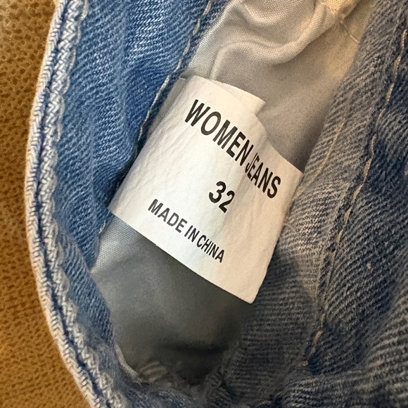 Women's Barrel Light Blue Distressed Jeans - Picture 5 of 12